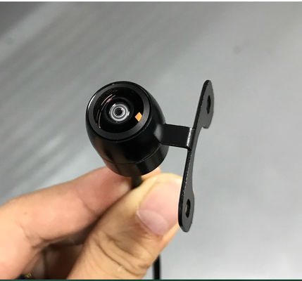 Máy ảnh phía sau xe với thiết kế lắp đặt flush với bộ cài đặt